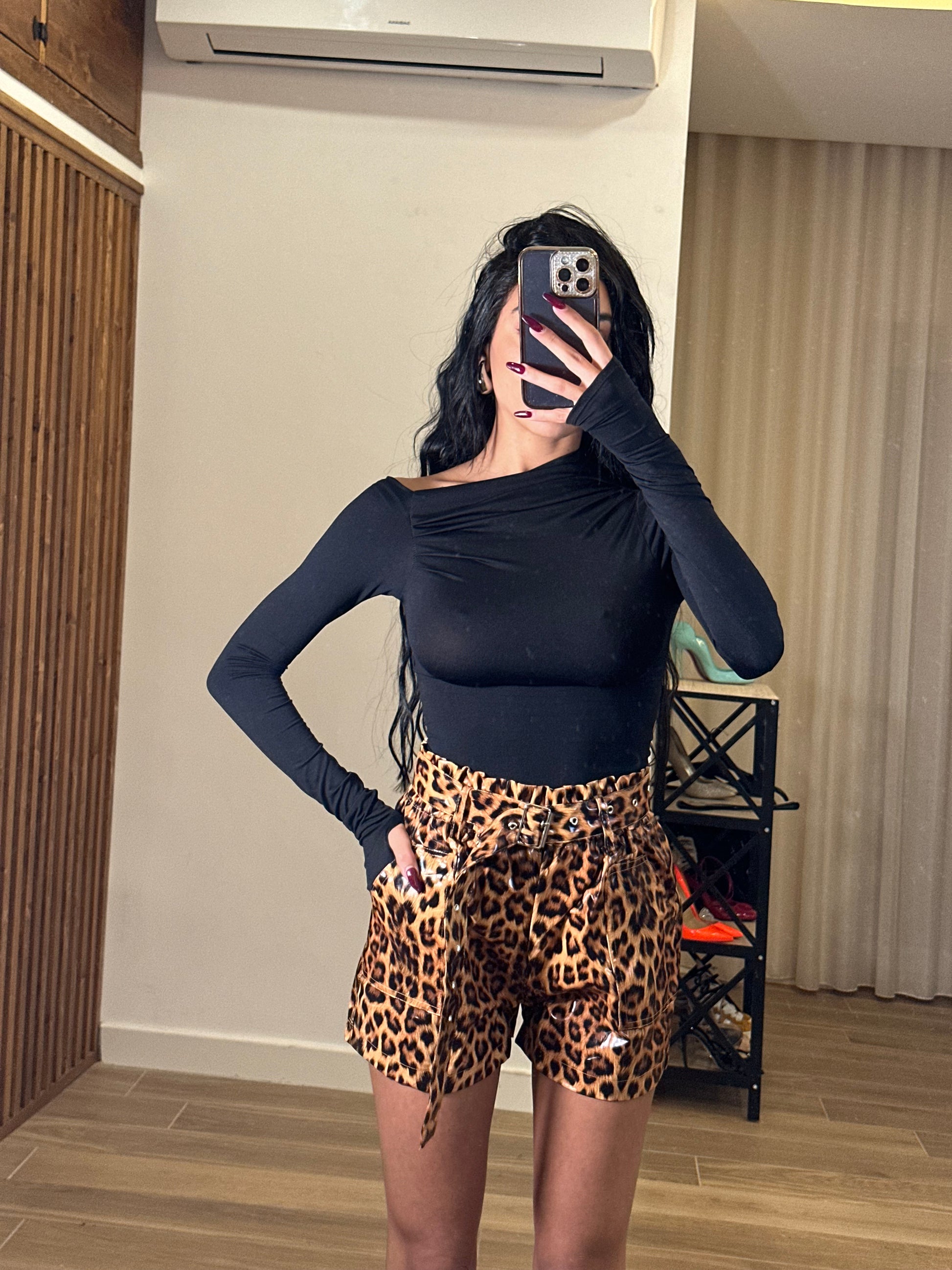 Shorts vernice leopardo