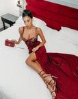 Élite, coordinato in pizzo e raso colore Wine