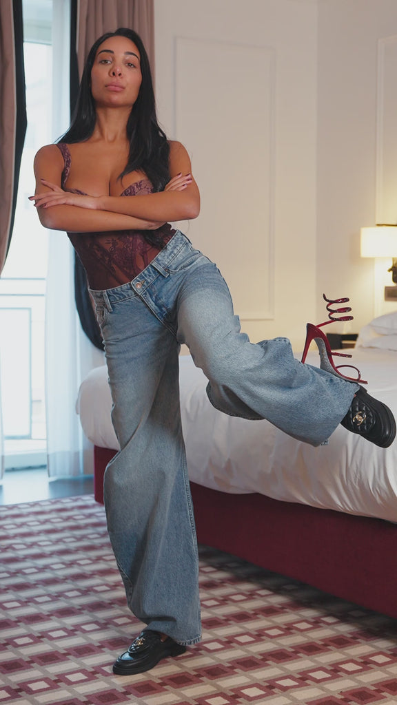 Élite, il body con il jeans